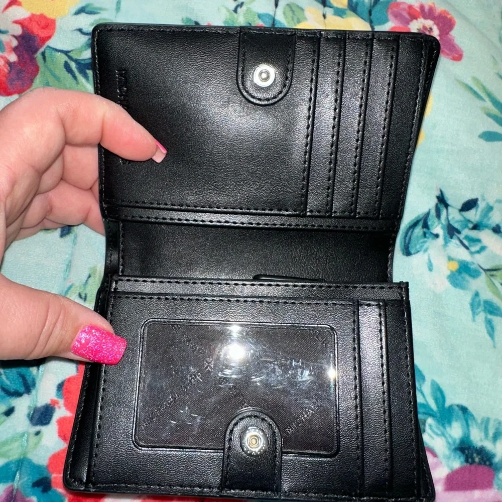 Michael Kors Wallet - Picture 3 of 11